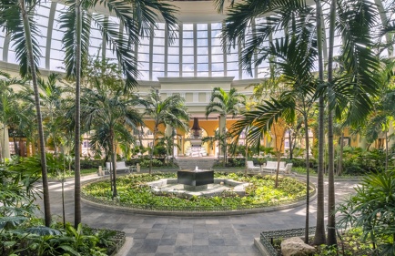 Lobby mit Pflanzen
